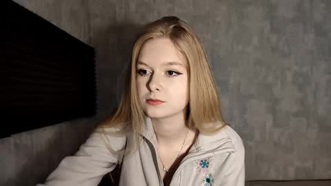 Lia online show from December 2, 7:10 am