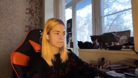 charleneschonert online show from November 25, 7:43 am