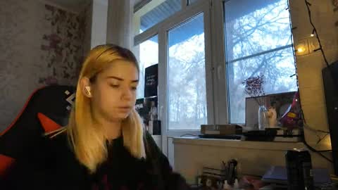 charleneschonert online show from December 17, 7:23 am