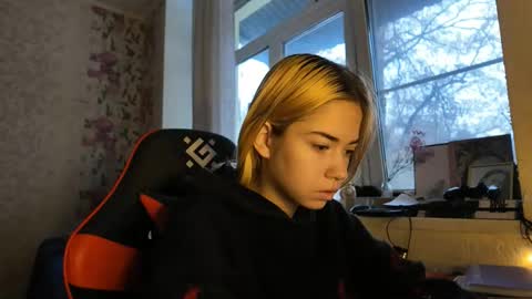 charleneschonert online show from December 22, 7:33 am