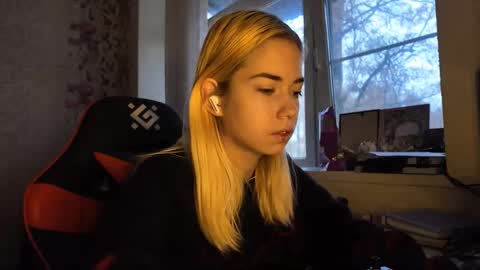 charleneschonert online show from November 29, 8:07 am