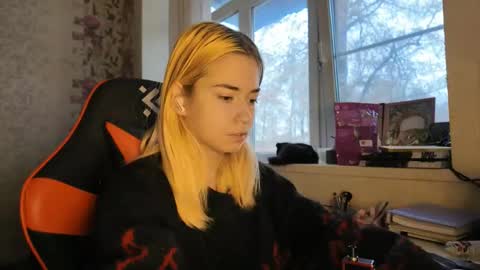 charleneschonert online show from November 27, 8:17 am