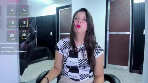 Snapshot of charlottee_starr chatting on October 21, 8:46 pm charlottee_starr online show from October 21, 8:46 pm