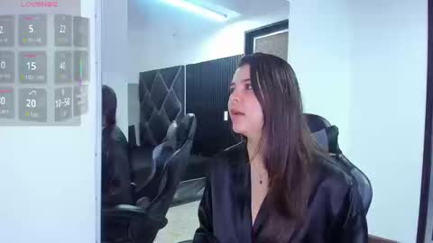 Snapshot of charlottee_starr chatting on October 23, 8:26 pm charlottee_starr online show from October 23, 8:26 pm