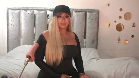 Snapshot of charlottekiss21 chatting on December 28, 3:15 pm Charlottekiss online show from December 28, 3:15 pm