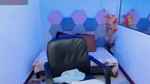 Charlotte Taylor online show from February 3, 6:22 am