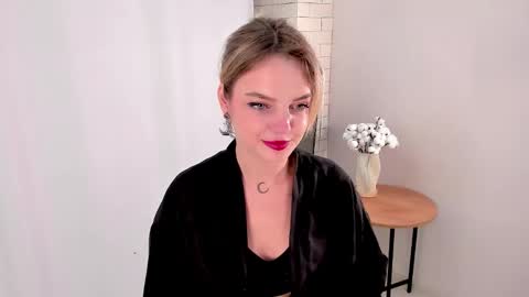 Maya online show from October 13, 6:43 pm