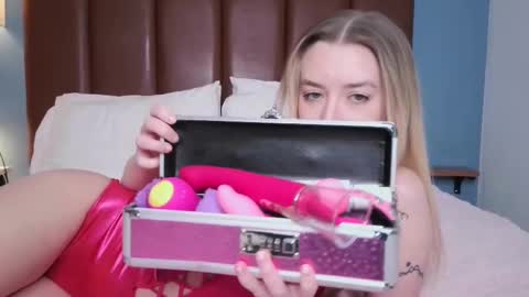 Paris online show from February 11, 7:02 am