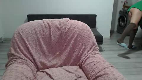 Snapshot of cherry_pie95 chatting on February 12, 3:29 am Sherry online show from February 12, 3:29 am