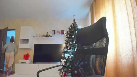 mayra online show from January 25, 8:10 am