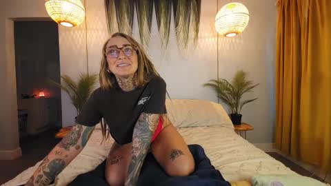 Snapshot of cheviblue chatting on October 6, 1:06 pm Chevi Blue online show from October 6, 1:06 pm