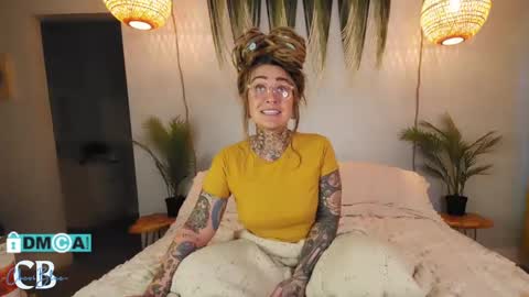 Snapshot of cheviblue chatting on January 22, 4:02 pm Chevi Blue online show from January 22, 4:02 pm