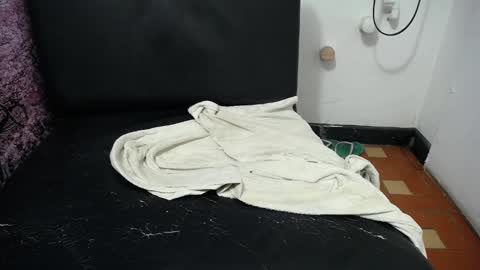 Chikys   online show from November 12, 3:43 pm