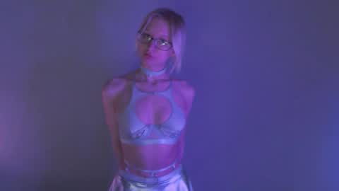 chloe_meomeo online show from December 15, 6:35 pm