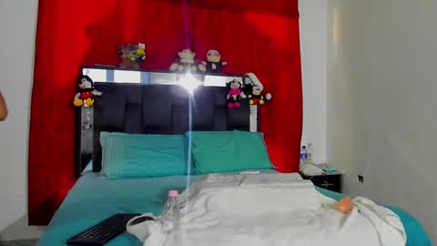 CHLOE online show from December 18, 8:03 pm