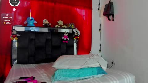 CHLOE online show from February 13, 1:37 pm