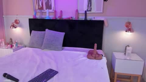   online show from November 23, 10:00 pm