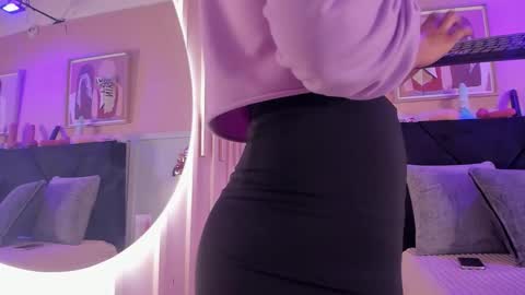   online show from February 6, 7:28 pm