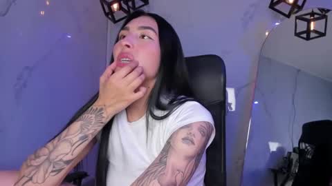 ChloeeThompson online show from November 10, 3:23 am