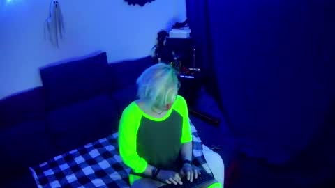 Chloekissxo online show from December 8, 1:56 am