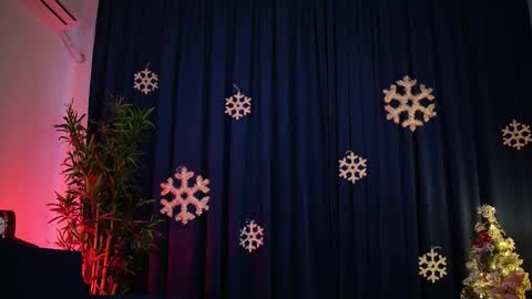 chloemin_ online show from December 22, 12:08 pm