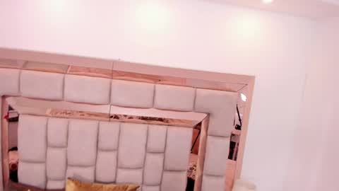 Chloe  online show from October 21, 5:50 pm