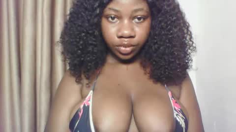 chocolateassgirl61 online show from December 2, 12:23 am