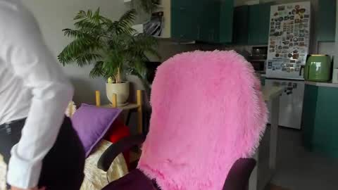 Chris online show from October 6, 10:10 am