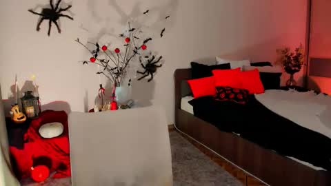 christinaconteeree online show from October 31, 6:12 pm