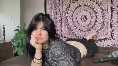 Snapshot of christine_f chatting on October 21, 5:17 pm Val riess -- Instagram free online show from October 21, 5:17 pm