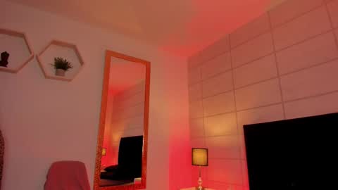 Christine  online show from January 7, 5:49 pm