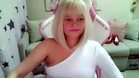 Snapshot of christirose chatting on October 3, 6:51 am Christi online show from October 3, 6:51 am