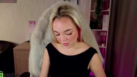 hristy3 online show from December 4, 1:19 am