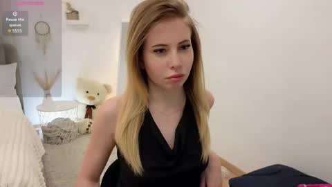 christysummeers online show from February 17, 4:39 pm