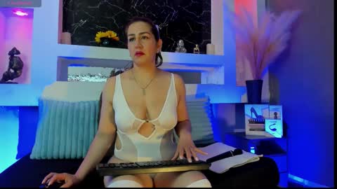 Cinthya  online show from January 16, 2:02 pm