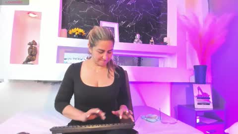 Cinthya  online show from February 21, 2:29 pm