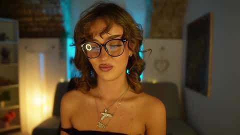 Clara smile online show from February 11, 8:10 pm