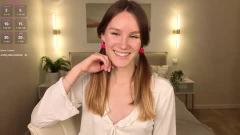 Snapshot of clare_ff chatting on October 11, 2:31 pm Claire online show from October 11, 2:31 pm