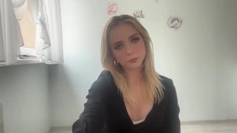 ClaudiaGold online show from September 18, 2:37 pm