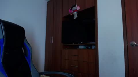 Snapshot of cleopatra_cute chatting on January 26, 3:27 am  Nicol  online show from January 26, 3:27 am
