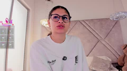 Cleopatra online show from November 30, 5:50 pm