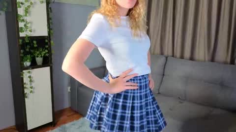 Snapshot of cleverblond chatting on October 20, 2:31 pm Alexandra online show from October 20, 2:31 pm