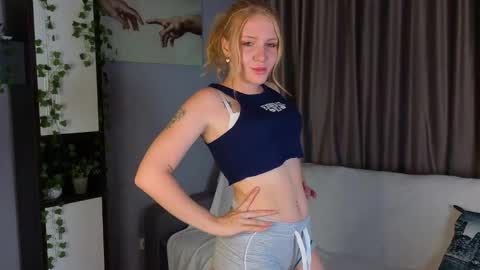 Snapshot of cleverblond chatting on October 21, 2:32 pm Alexandra online show from October 21, 2:32 pm