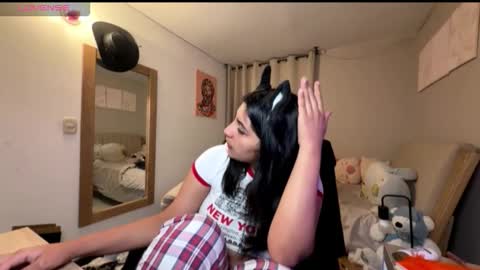 cloe small online show from October 29, 4:17 am