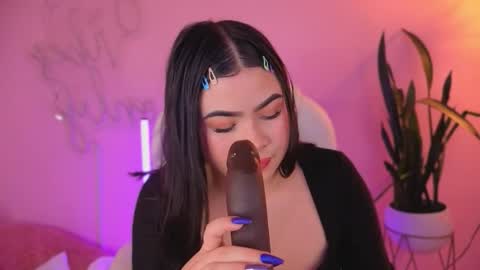 cloeparker_ online show from November 22, 11:35 am