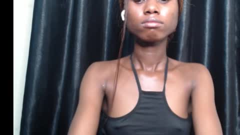 Snapshot of coco_petitqueen chatting on October 12, 8:17 am coco_petitqueen online show from October 12, 8:17 am