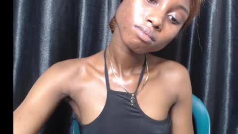 Snapshot of coco_petitqueen chatting on October 24, 11:06 am coco_petitqueen online show from October 24, 11:06 am
