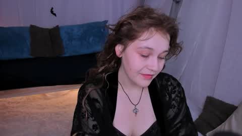 Collen Mon Tue Wed Thu Fri GMT 3 0300am - 0900am  online show from October 30, 5:58 pm