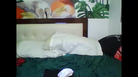 Snapshot of comeherebaby22 chatting on October 1, 11:20 pm Your Forever Baby online show from October 1, 11:20 pm