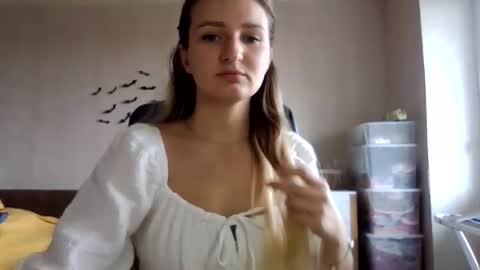 cora_fora online show from October 3, 9:14 am